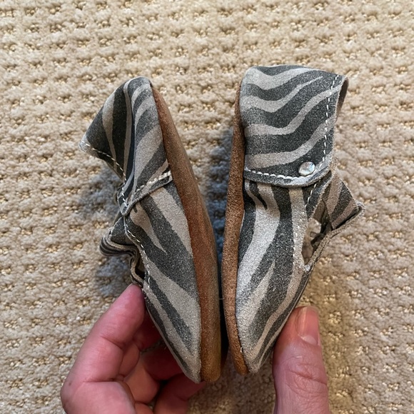 Mon Petit Shoes Soft Sole T Strap Distressed Zebra Suede Sz 3 - Picture 4 of 7